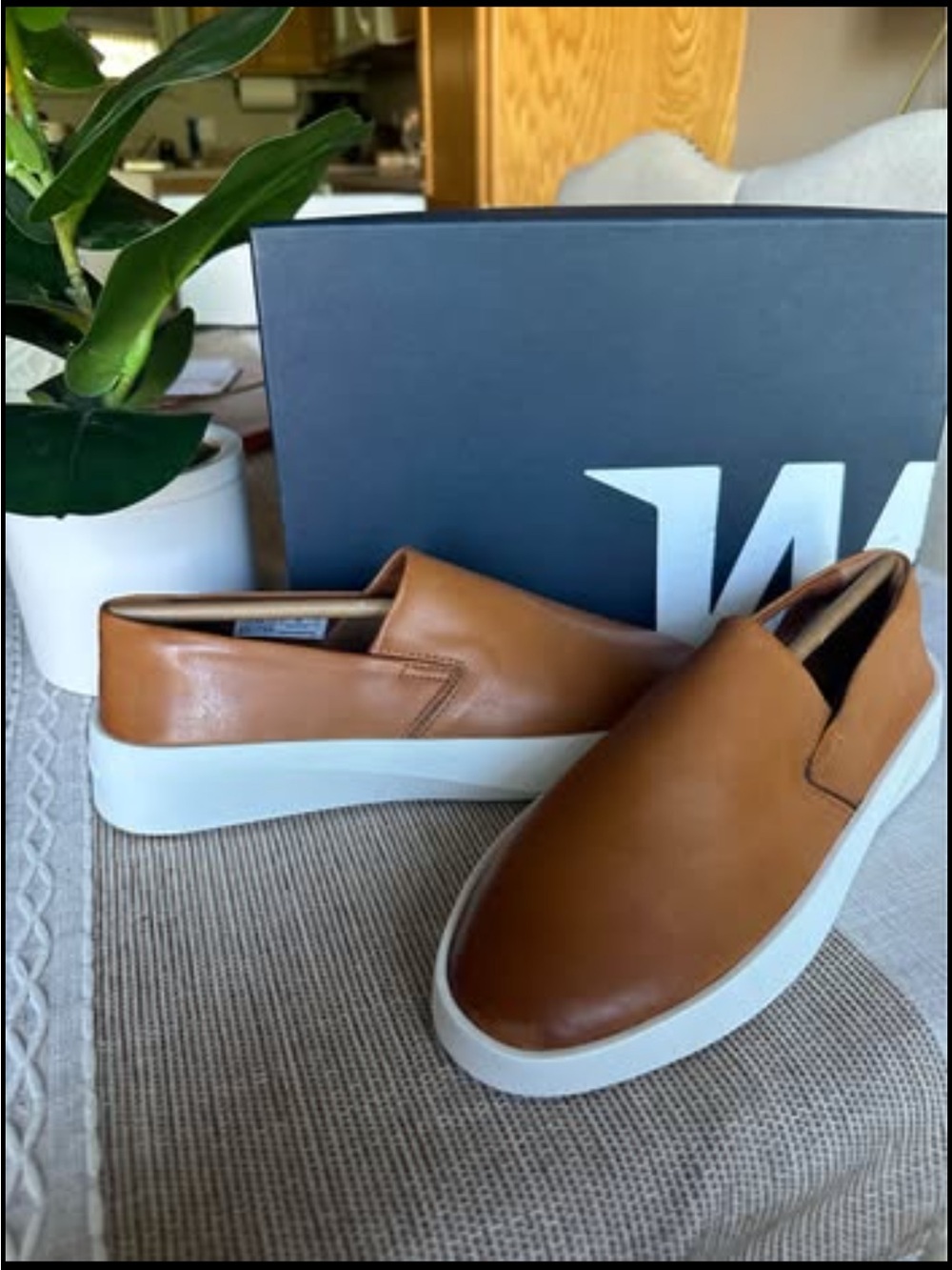 Wolf and Shepherd Sz 39 Euro Italian Leather Sneakers in Brown new in box